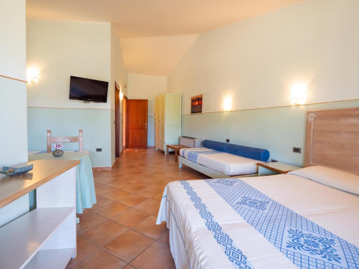 Hotel Luci Del Faro Calasetta Exterior photo