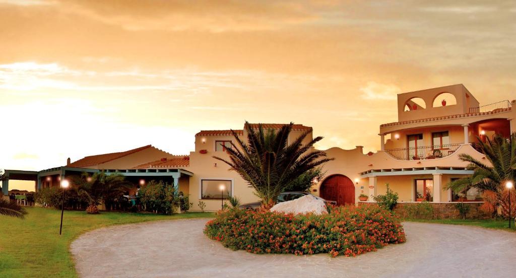 Hotel Luci Del Faro Calasetta Exterior photo