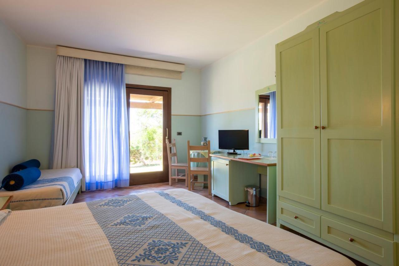 Hotel Luci Del Faro Calasetta Exterior photo