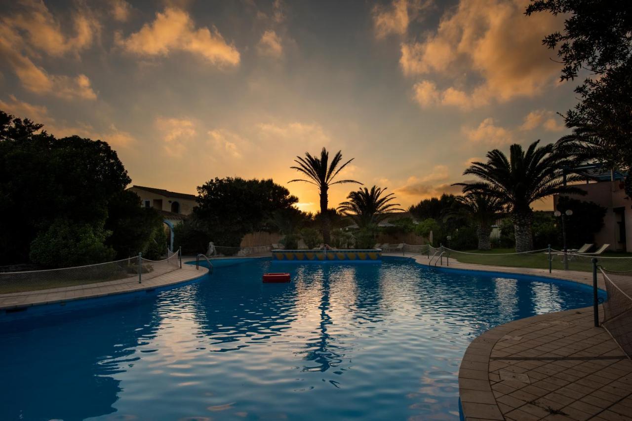 Hotel Luci Del Faro Calasetta Exterior photo